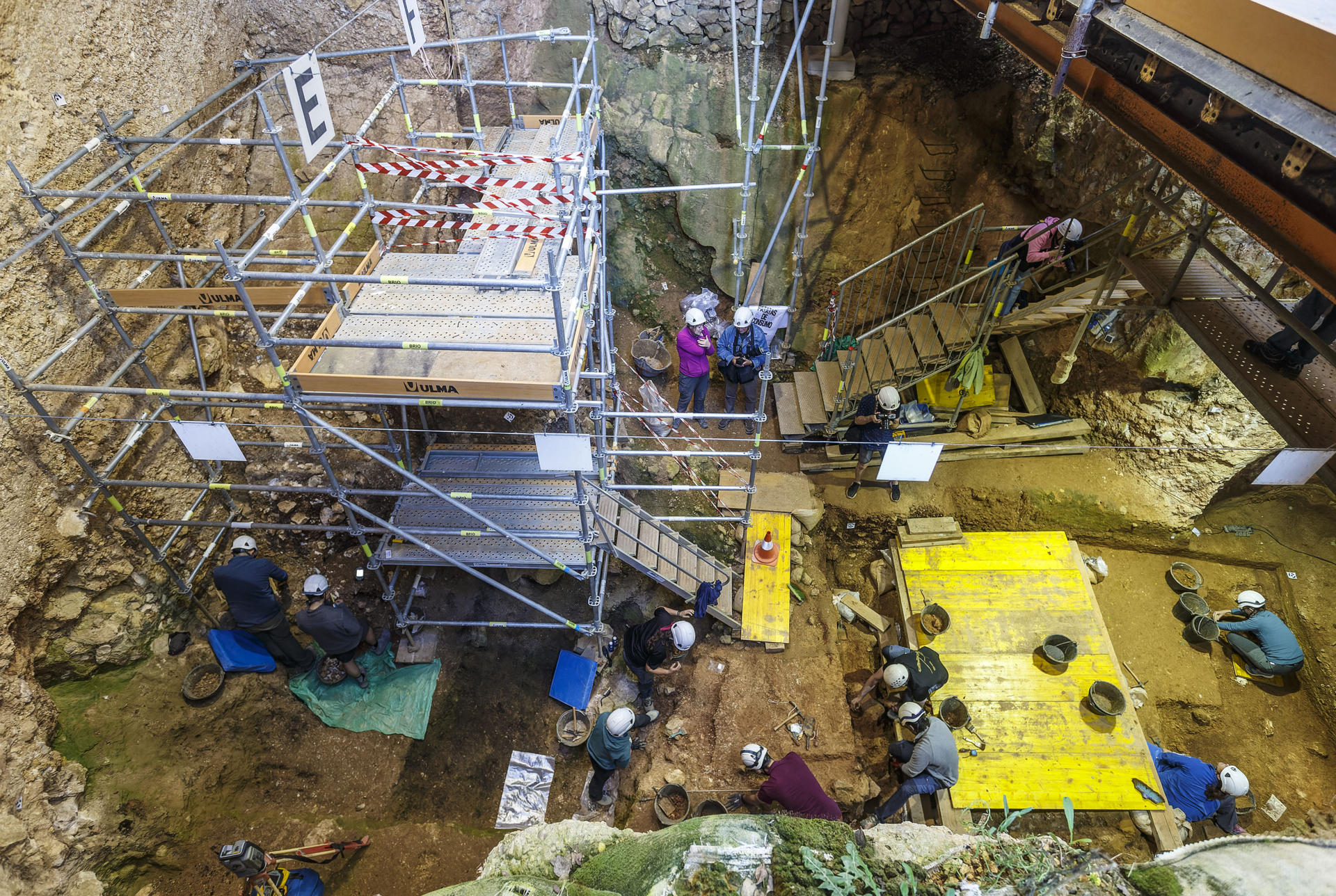 La Sima del Elefante, el yacimiento "secundario" de la sierra de Atapuerca (Burgos), centra las miradas en la campaña de excavaciones de 2023 ante el posible descubrimiento de nuevos restos que completen el rostro del primer europeo, de nombre Pink, hallado el pasado verano. EFE/ Santi Otero
