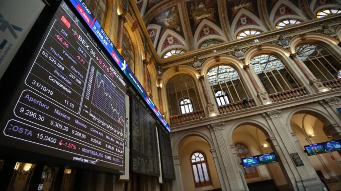 Vista del panel del Ibex35 en la Bolsa de Madrid. EFE/Javier Lizón
