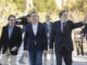 El líder del PP, Alberto Núñez Feijóo (c), acompañado por los expresidentes José María Aznar (i) y Mariano Rajoy (d), en una imagen de archivo. EFE/Kai Forsterling