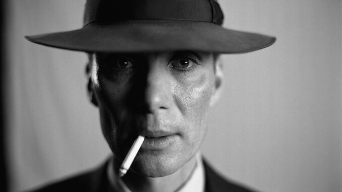 Cillian Murphy como J. Robert Oppenheimer en el filme "OPPENHEIMER", de Christopher Nolan. Cedida a EFE
