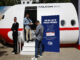 El PP coloca una maqueta del Falcon en la Plaza de Colón en Madrid como parte de su campaña electoral con el lema "Un billete para Pedro", este miércoles en Madrid. EFE/ Rodrigo Jimenez