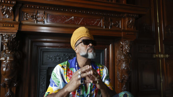 El músico brasileño y embajador iberoamericano de la cultura, Carlinhos Brown. EFE/ Javier Lizón
