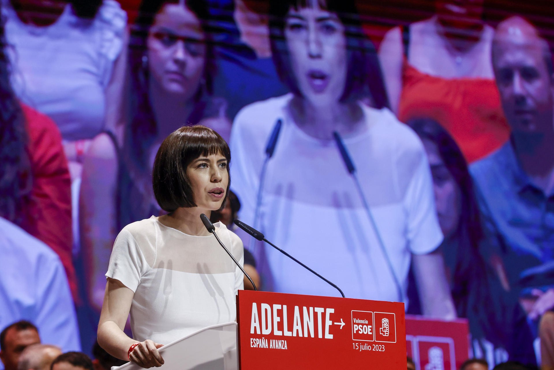 La ministra de Ciencia e Innovación Diana Morant este sábado durante el mitin que ha organizado el PSOE en la ciudad de Valencia, al que asiste el presidente del Gobierno Pedro Sánchez. El PSOE afronta una última semana de campaña que considera "decisiva" para tratar de recuperar la tendencia positiva con la que arrancó la contienda electoral, y por ello redoblará sus esfuerzos estos días con el objetivo de lograr una movilización "masiva" el 23J para que gane la izquierda.- EFE/ Kai Forsterling
