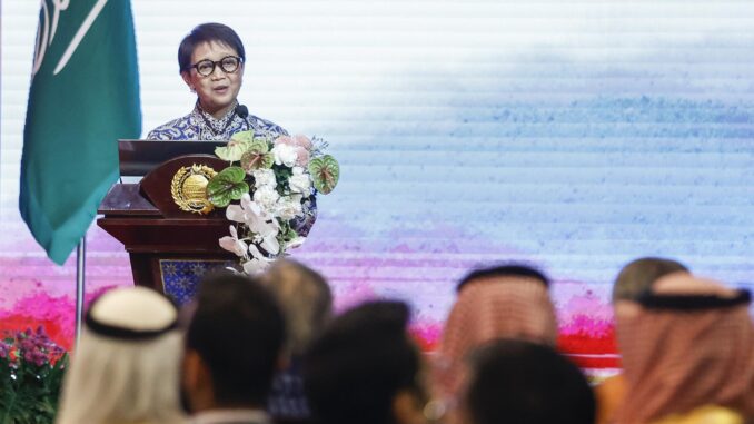 La ministra de Exteriores de Indonesia, Retno Marsudi, durante la reunión de jefes de la diplomacia de la Asociación de Naciones del Sudeste Asiático (ASEAN).EFE/EPA/MAST IRHAM
