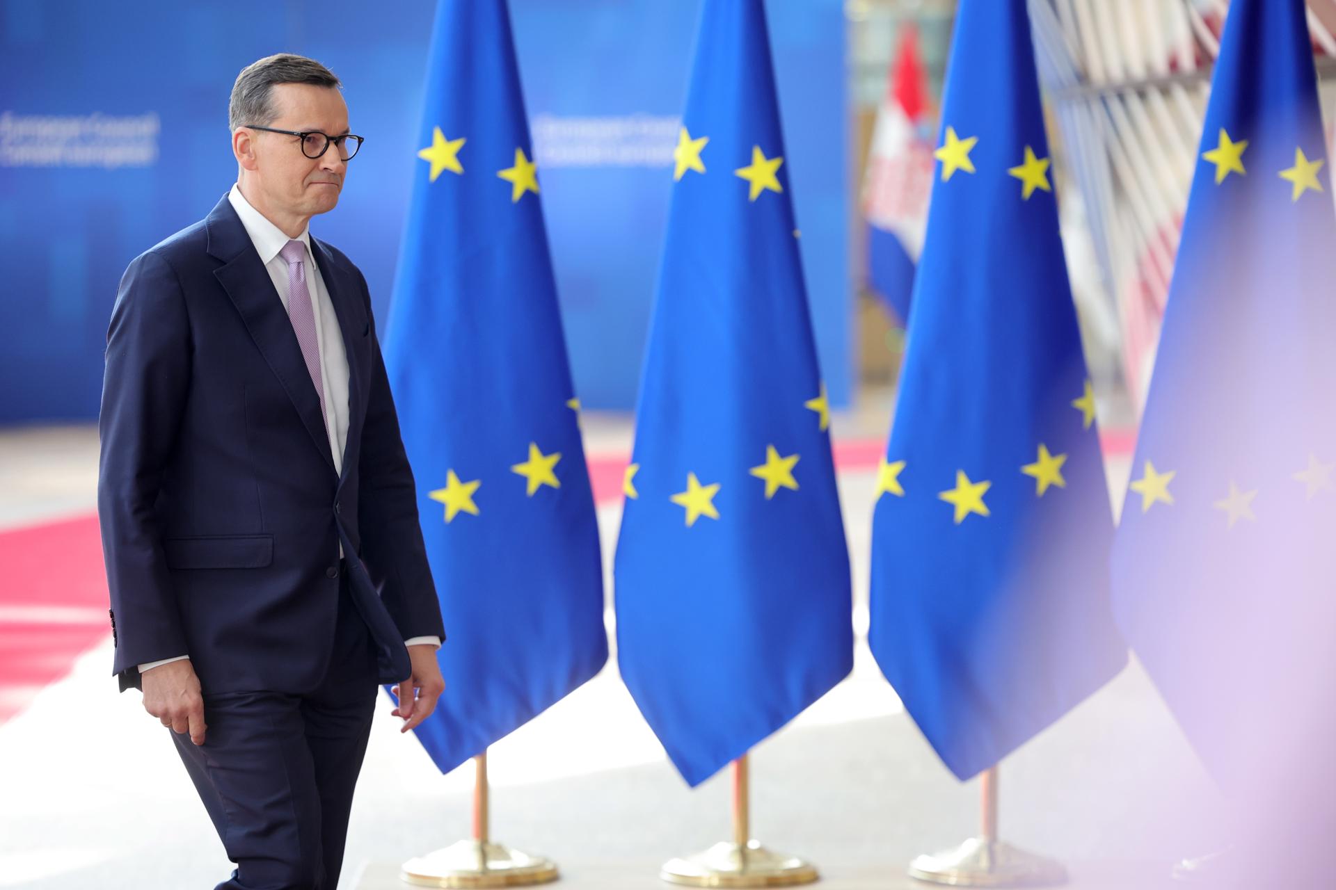 El primer ministro polaco, Mateusz Morawiecki, a su llegada hoy a la segunda jornada de la cumbre de los jefes de Estado y de Gobierno de la Unión Europea (UE) en Bruselas. EFE/EPA/OLIVIER MATTHYS
