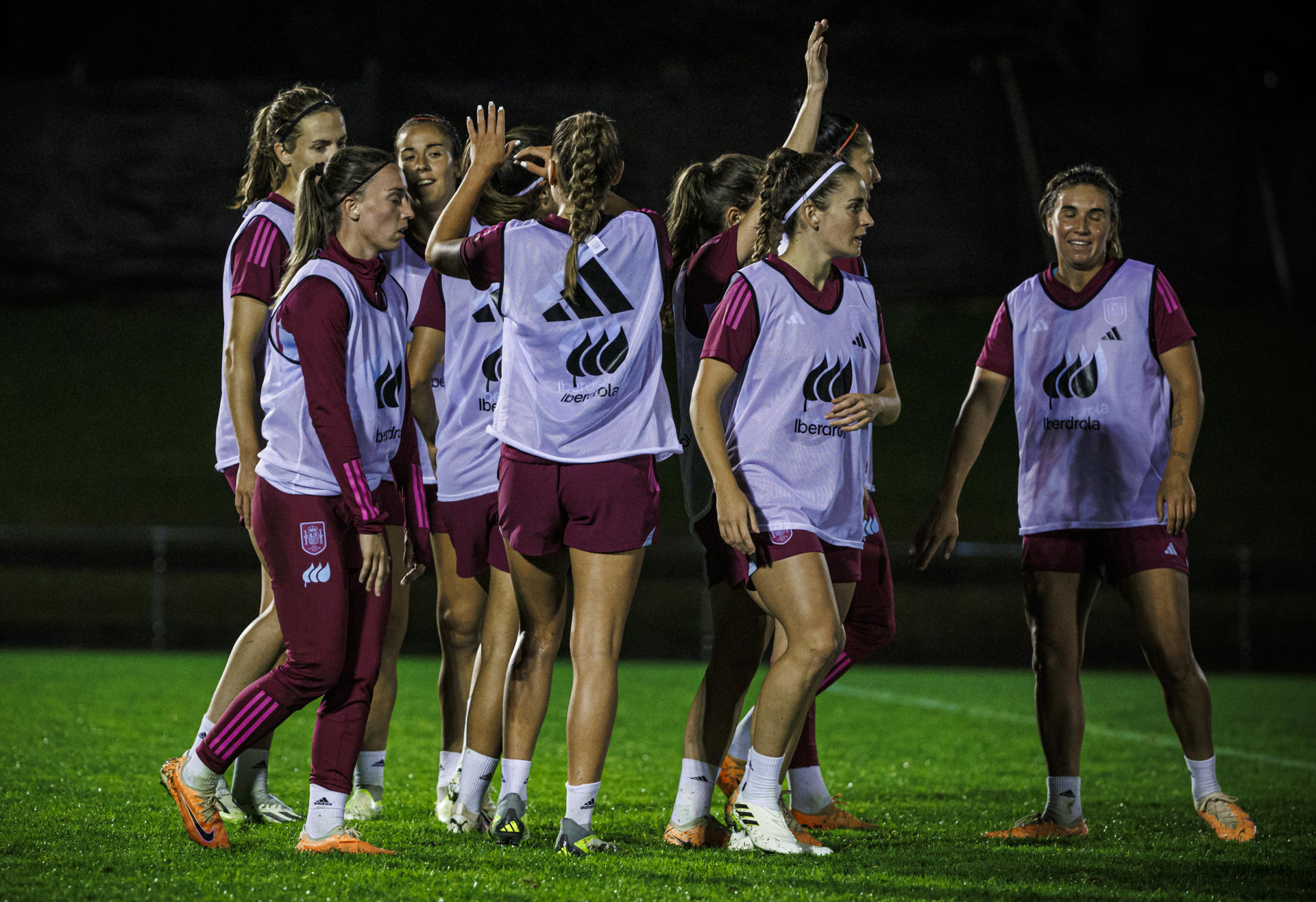 La selección nacional femenina este martes durante el entrenamiento en Auckland, donde ultima su preparación para el Mundial de Australia y Nueva Zelanda, que empieza el 20 de julio.EFE/Pablo García/RFEF

