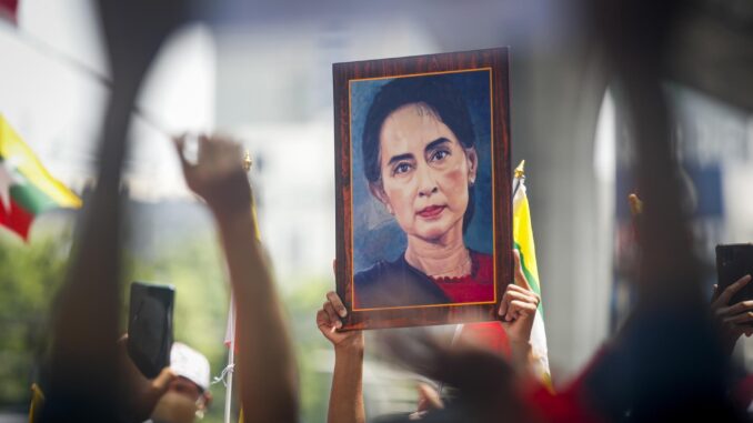 Imagen de la derrocada líder birmana, Aung San Suu Kyi. EFE/EPA/DIEGO AZUBEL
