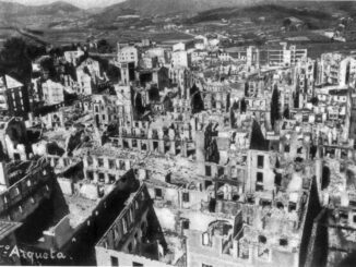 Foto de archivo ( 20/07/06) .- Imagen entregada por la Exposición Corresponsales en la Guerra Civil española en la cual se puede apreciar el estado en el que quedó la ciudad de Guernica arrasada tras el Bombardeo. EFE