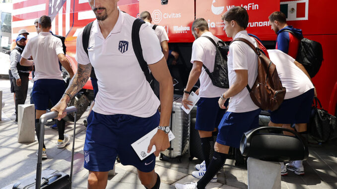 Los jugadores del Atlético de Madrid a su llegada este lunes a Monterrey, en México, donde el próximo miércoles se enfrentarán en un amistoso a la Real Sociedad en "LaLiga Summer Tour". EFE/Atlético de Madrid ***SÓLO USO EDITORIAL, PERMITIDO SU USO SÓLO EN RELACIÓN A LA INFORMACIÓN QUE APARECE EN EL PIE DE FOTO (CRÉDITO OBLIGATORIO)***
