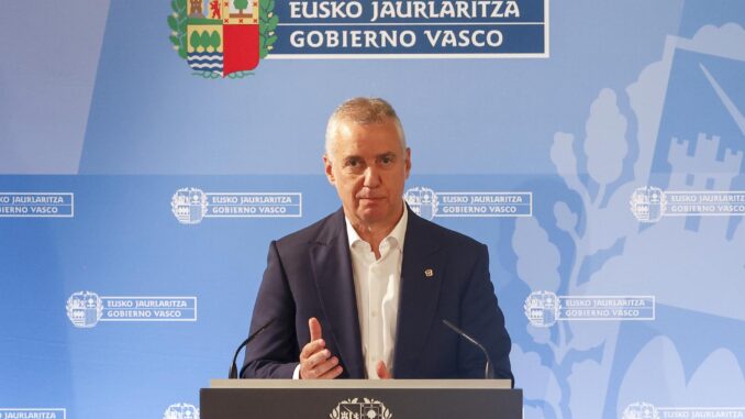 El lehendakari, Iñigo Urkullu, comparece en rueda de prensa este martes, tras el primer Consejo de Gobierno con el que el Ejecutivo pone fin a las vacaciones estivales. EFE/Javi Colmenero
