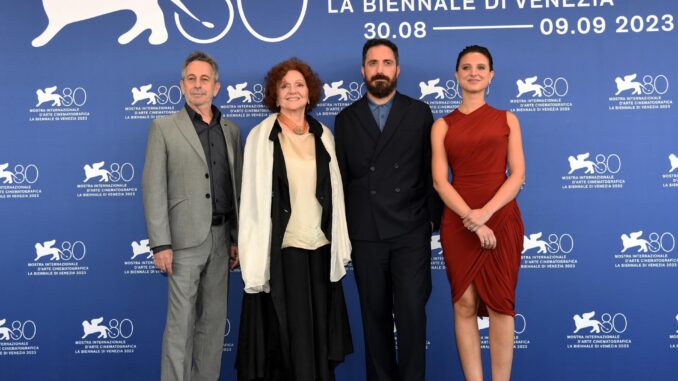 Alfredo Castro, Gloria Munchmeyer, Pablo Larraín y Paula Luchsingeren el photocall de 'El Conde' en Venecia. EFE/EPA/CLAUDIO ONORATI
