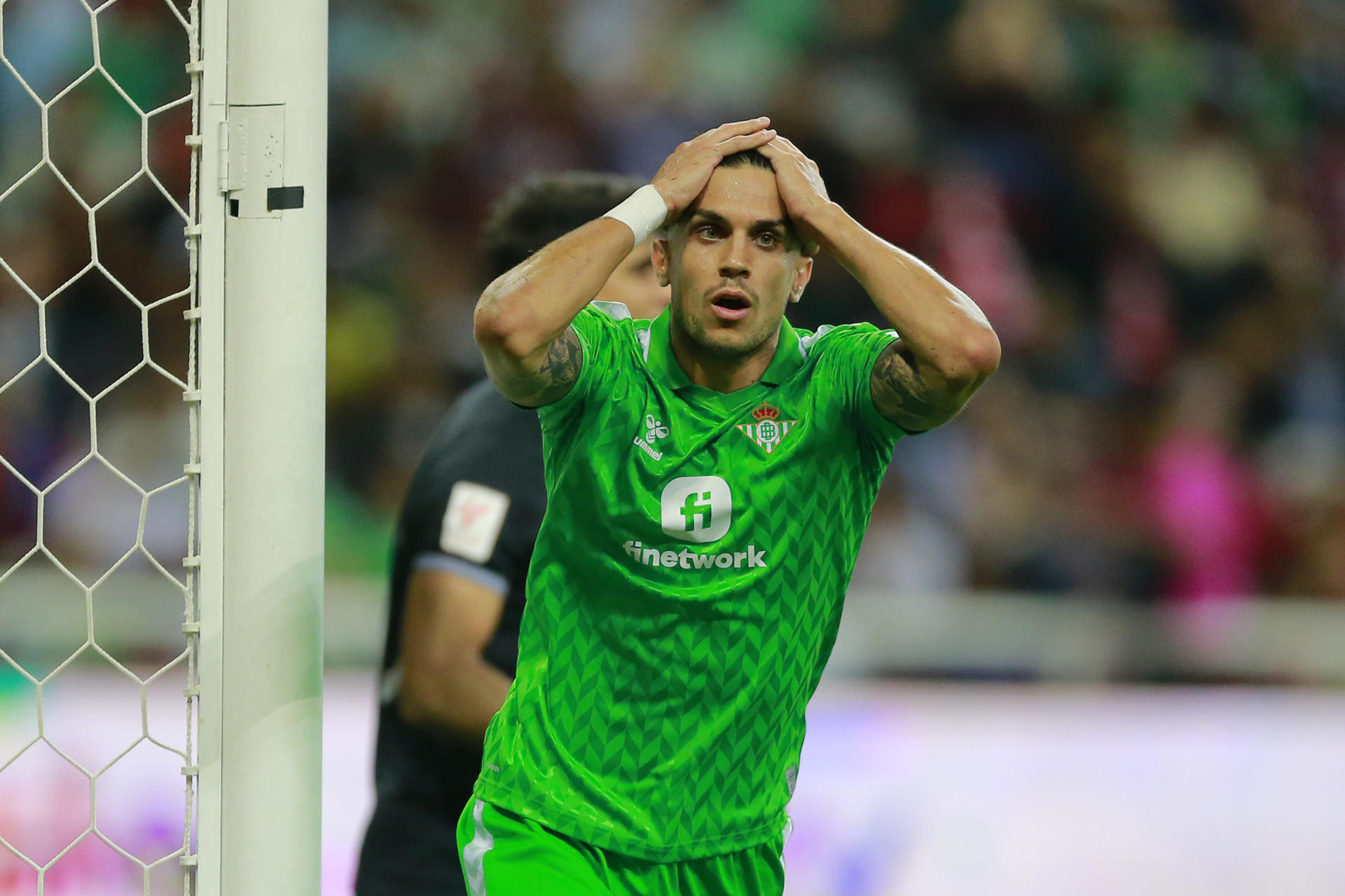 Marc Bartra del Real Betis reacciona, durante un partido de pretemporada de la Gira de Verano de LaLiga disputado en el estadio Akron, en Guadalajara, Jalisco (México). EFE/ Francisco Guasco
