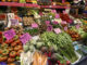 Vista de un puesto con frutas y hortalizas en un mercado de Madrid. EFE/ Javier Lizón