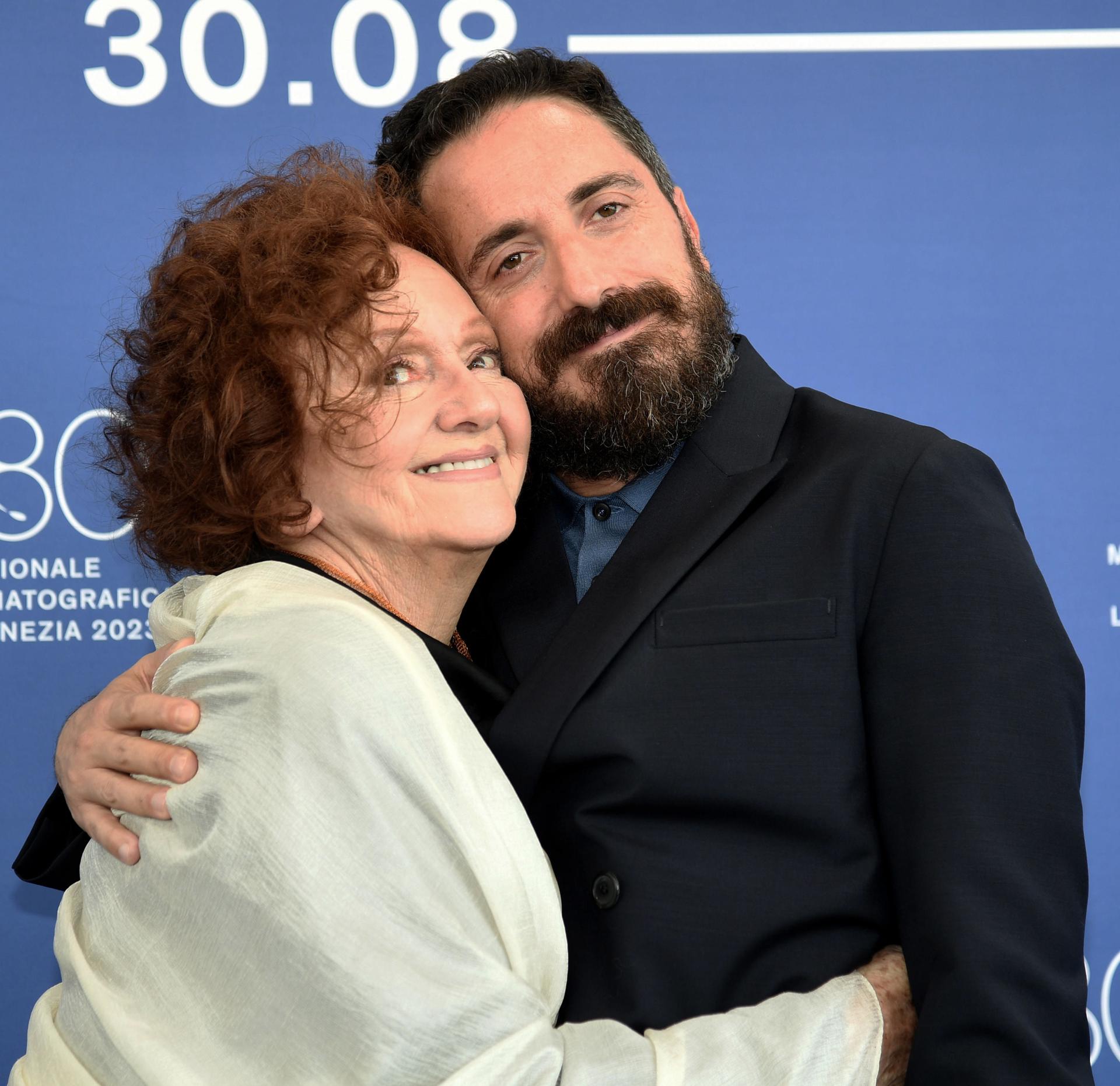 Gloria Muunchmeyer y el director Pablo Larraín en el photocall de 'El Conde' en Venecia. EFE/EPA/CLAUDIO ONORATI
