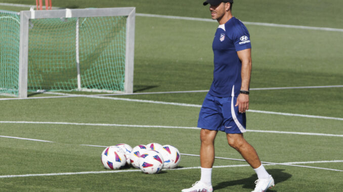 Fotografía de archivo del técnico argentino del Atlético de Madrid, Diego Simeone. EFE/Sergio Pérez
