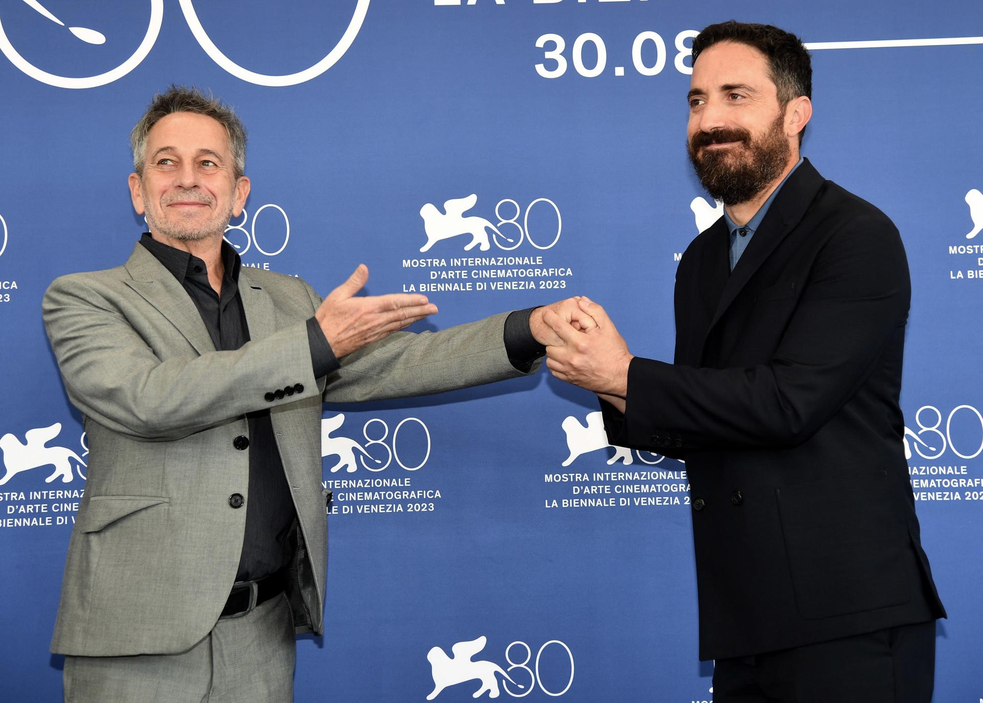 Pablo Larraín y el actor Alfredo Castro en el photocall de 'El Conde' en Venecia. EFE/EPA/CLAUDIO ONORATI
