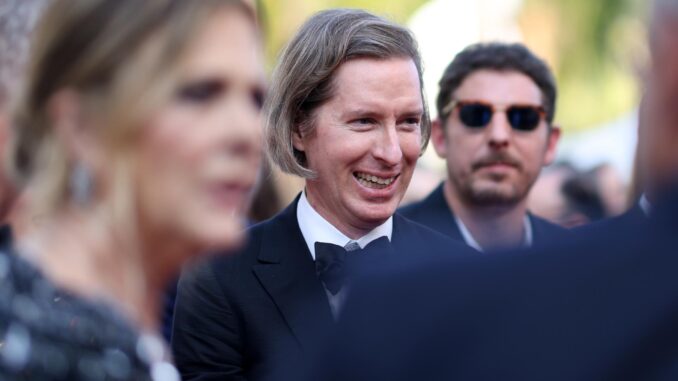 Imagen de archivo del cineasta estadounidense Wes Anderson (c). EFE/EPA/MOHAMMED BADRA
