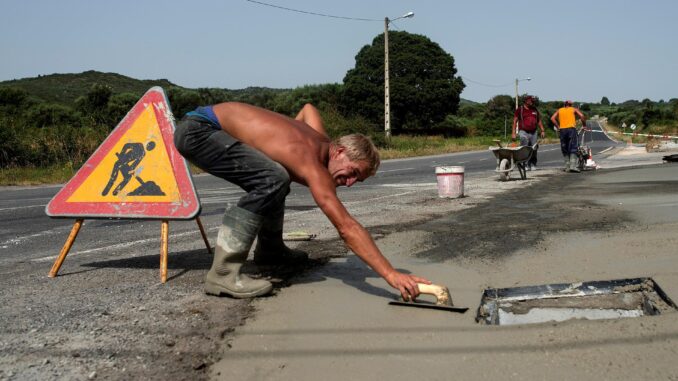 En la imagen, un trabajador en una obra. EFE/Brais Lorenzo
