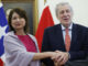 El ministro de Relaciones Exteriores de Chile, Alberto Van Klaveren (d), junto a la ministra de Relaciones Exteriores del Perú, Ana Cecilia Gervasi (i) participan durante rueda de prensa en Santiago (Chile). EFE/ Elvis González