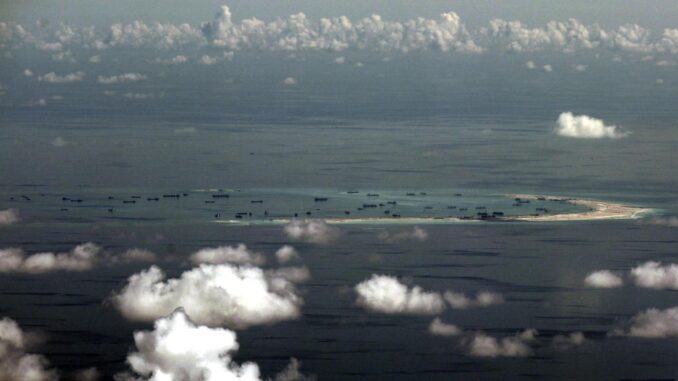 Imagen de Archivo de una vista aérea que muestra el arrecife que se disputan Filipinas y China en el mar de China Meridional.
EFE/Ritchie B. Tongo / Pool
