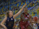 Tanya Michelle (d) y Marie Isablle (i), jugadoras del Casademont Zaragoza y del Valencia Basket durante la primera semifinal de la Supercopa femenina de baloncesto, que ambos equipo han disputado en el Gran Canaria Arena. EFE/Ángel Medina G.