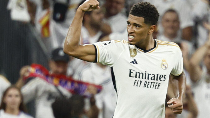 El centrocampista inglés del Real Madrid Jude Bellingham celebra tras marcar el 1-0 durante el encuentro del grupo C de Liga de Campeones entre Real Madrid y Unión Berlín, este miércoles en el Estadio Santiago Bernabéu en Madrid. EFE/ Rodrigo Jiménez
