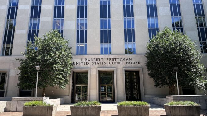 Vista de la fachada del edificio E. Barrett Prettyman del Tribunal Federal donde se celebró el juicio contra un líder de los Proud Boys en Washington, EE.UU., el 31 de agosto de 2023. EFE/Octavio Guzmán
