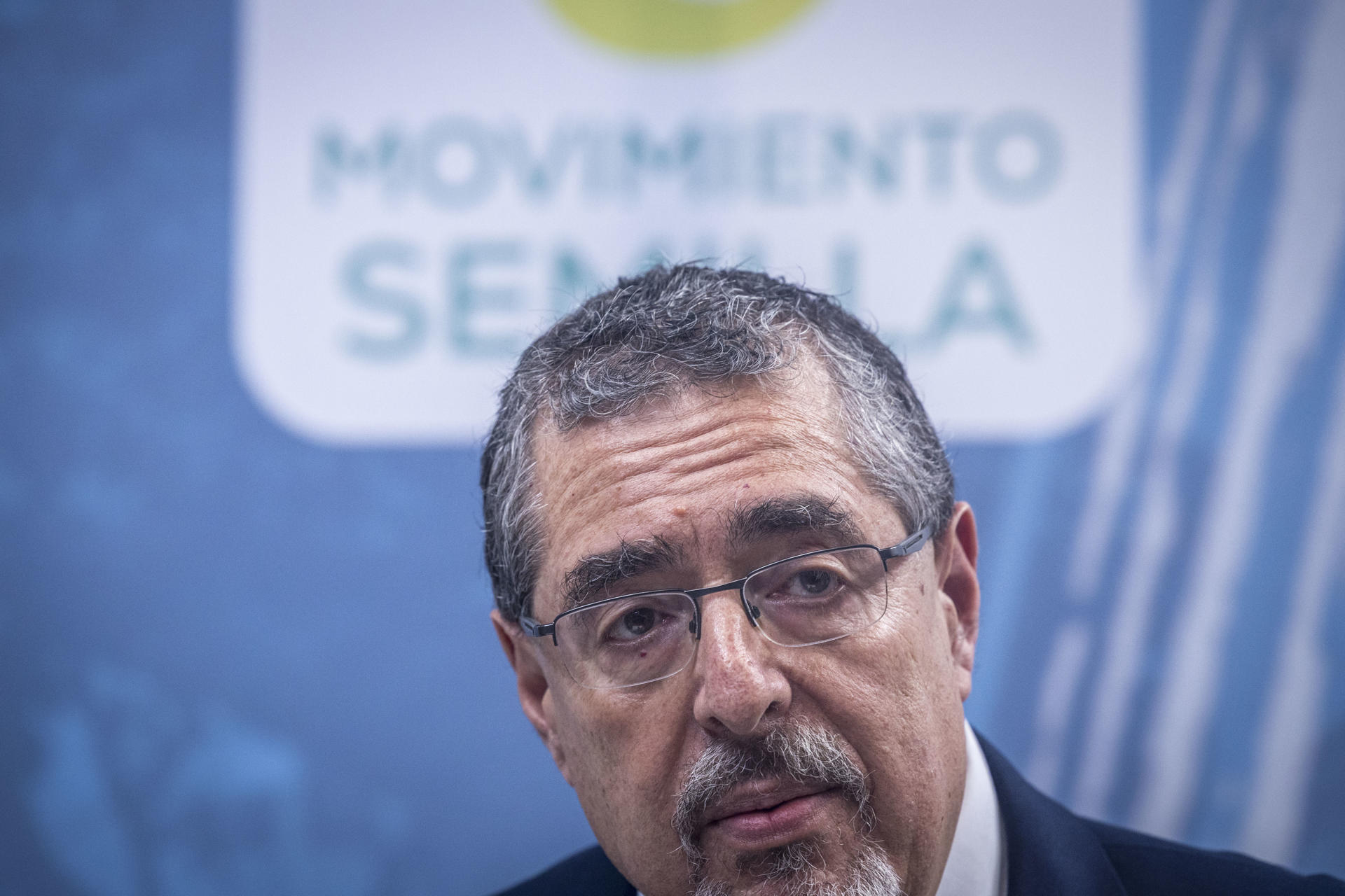 El presidente electo de Guatemala, Bernardo Arévalo de León, habla hoy durante una rueda de prensa, en Ciudad de Guatemala (Guatemala). EFE/Esteban Biba
