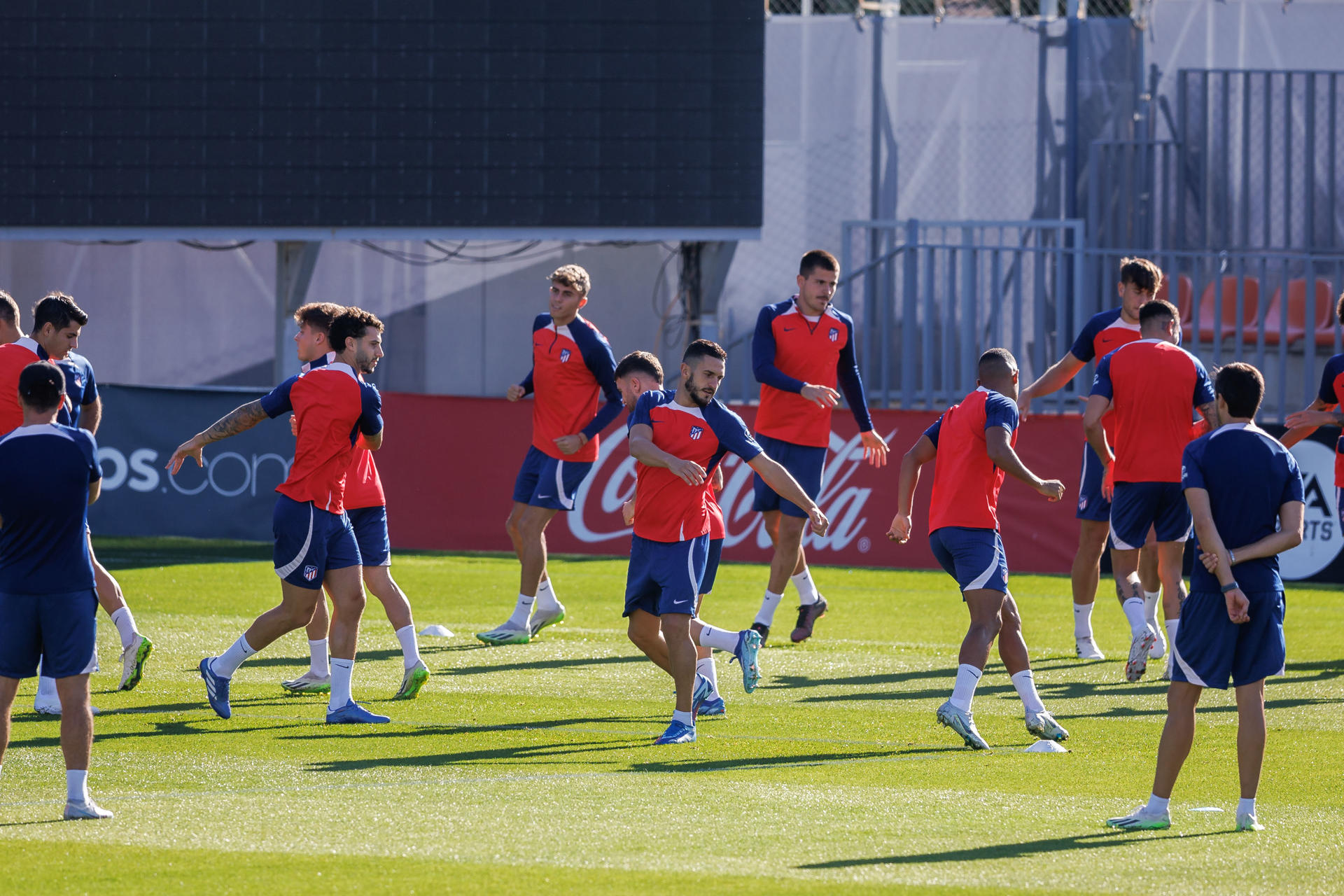 Los jugadores del Atlético de Madrid, en el entrenamiento de este miércoles. EFE/Rodrigo Jiménez
