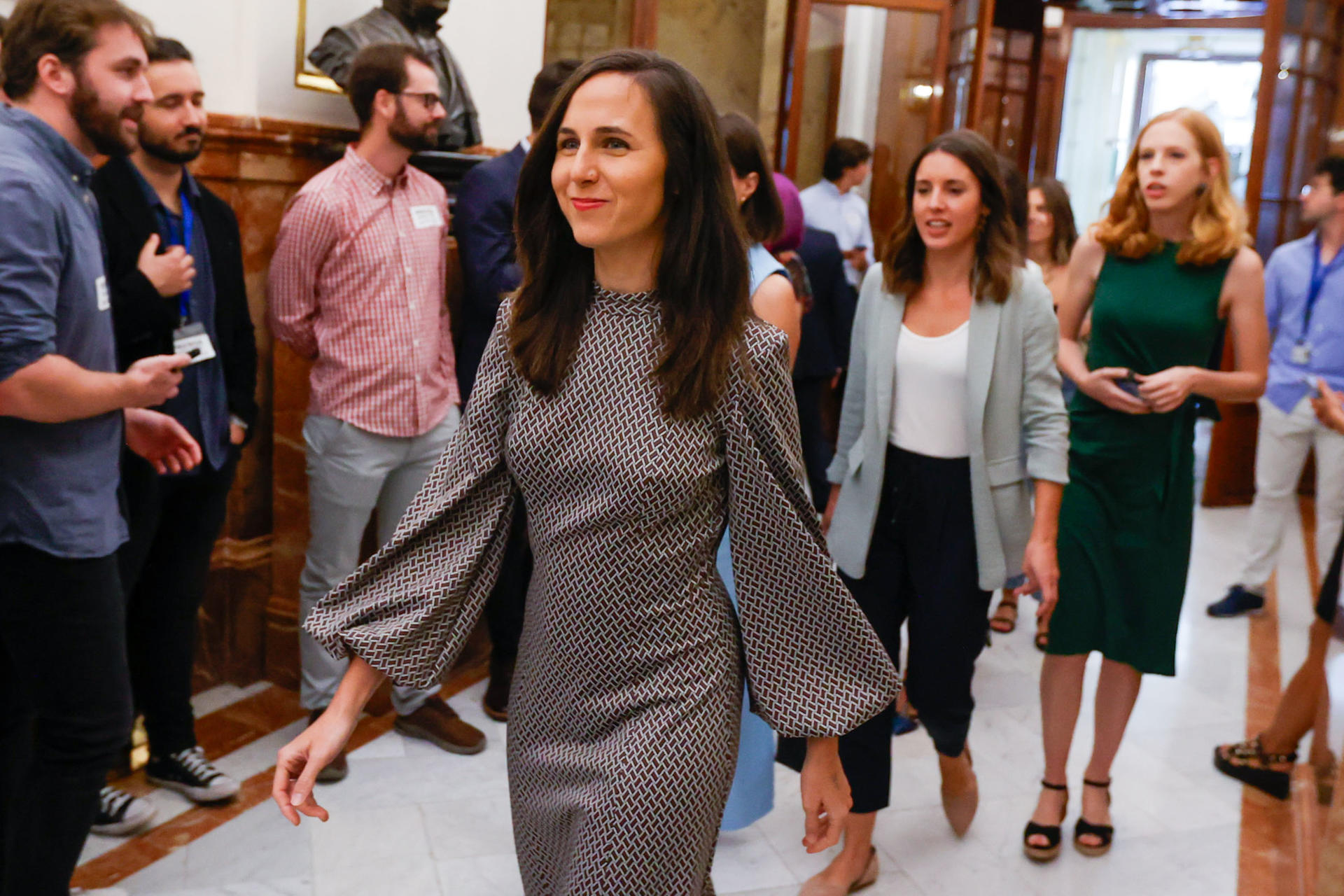 La ministra en funciones de derechos sociales y Agenda 2030, Ione Belarra, a su llegada al Congreso de los Diputados este martes, antes del inicio de la primera sesión del debate de investidura del presidente del PP, Alberto Núñez Feijóo (no aparece), como candidato a la Presidencia del Gobierno. EFE/Juan Carlos Hidalgo
