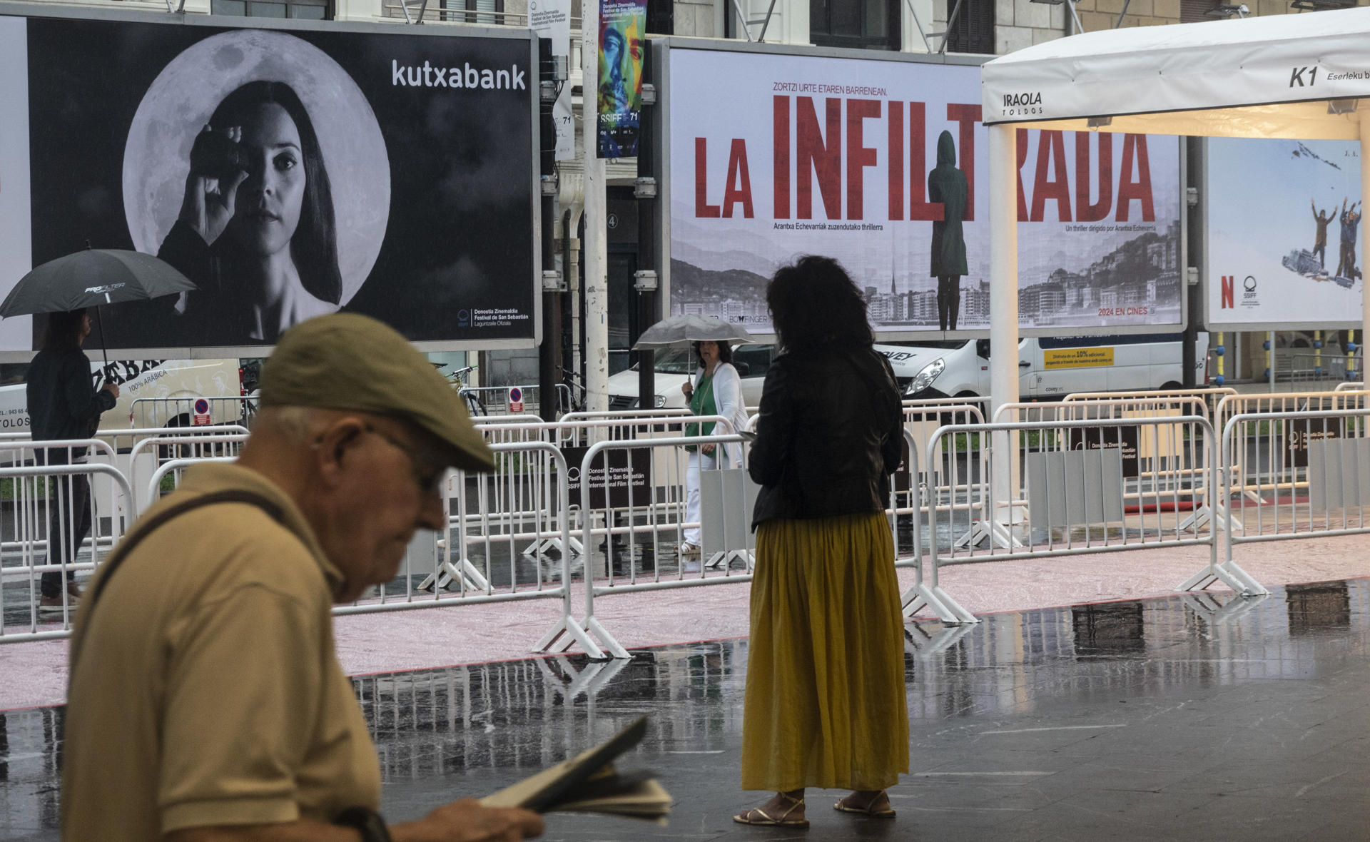 El Festival de Cine de San Sebastián ultima los preparativos de su 71 edición, a la que no acudirán estrellas de Hollywood por la huelga de actores, pero en la que no faltará glamour europeo para acompañar a las 232 películas que se proyectarán este año. EFE/Juan Herrero.
