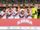 Jugadores de Perú posan, en un partido de las Eliminatorias Sudamericanas para la Copa Mundial de Fútbol 2026 entre Paraguay y Perú en el estadio Antonio Aranda en Ciudad del Este (Paraguay). EFE/ Daniel Piris