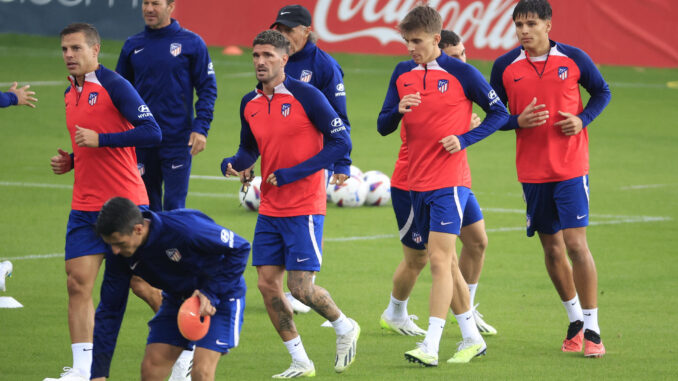 Los jugadores del Atlético de Madrid, durante el entrenamiento de este sábado. EFE/ Zipi Aragon
