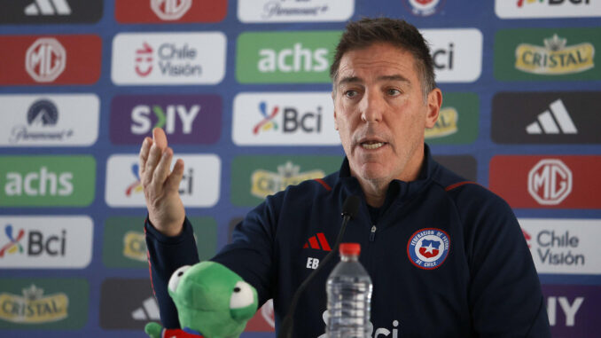 Fotografía cedida por la Asociación Nacional de Fútbol Profesional del entrenador de Chile, Eduardo Berizzo, durante una rueda de prensa hoy en Santiago (Chile). EFE/ Asociación Nacional De Fútbol Profesional
