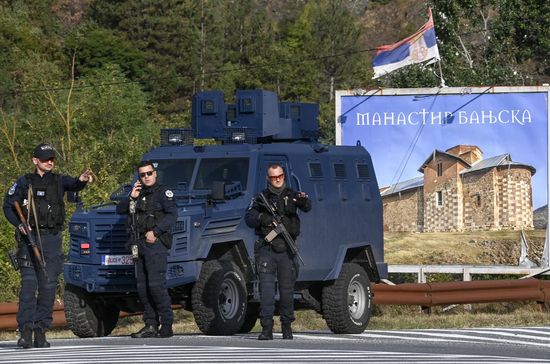 Control policial en la localidad de Banjska. EFE/EPA/GEORGI LICOVSKI
