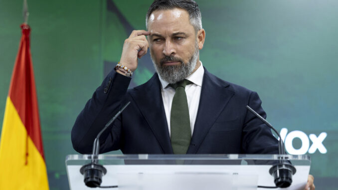 El líder de Vox, Santiago Abascal, ofrece una rueda de prensa tras la reunión del comité de Acción Política, este lunes en la sede del partido en Madrid. EFE/ Daniel González
