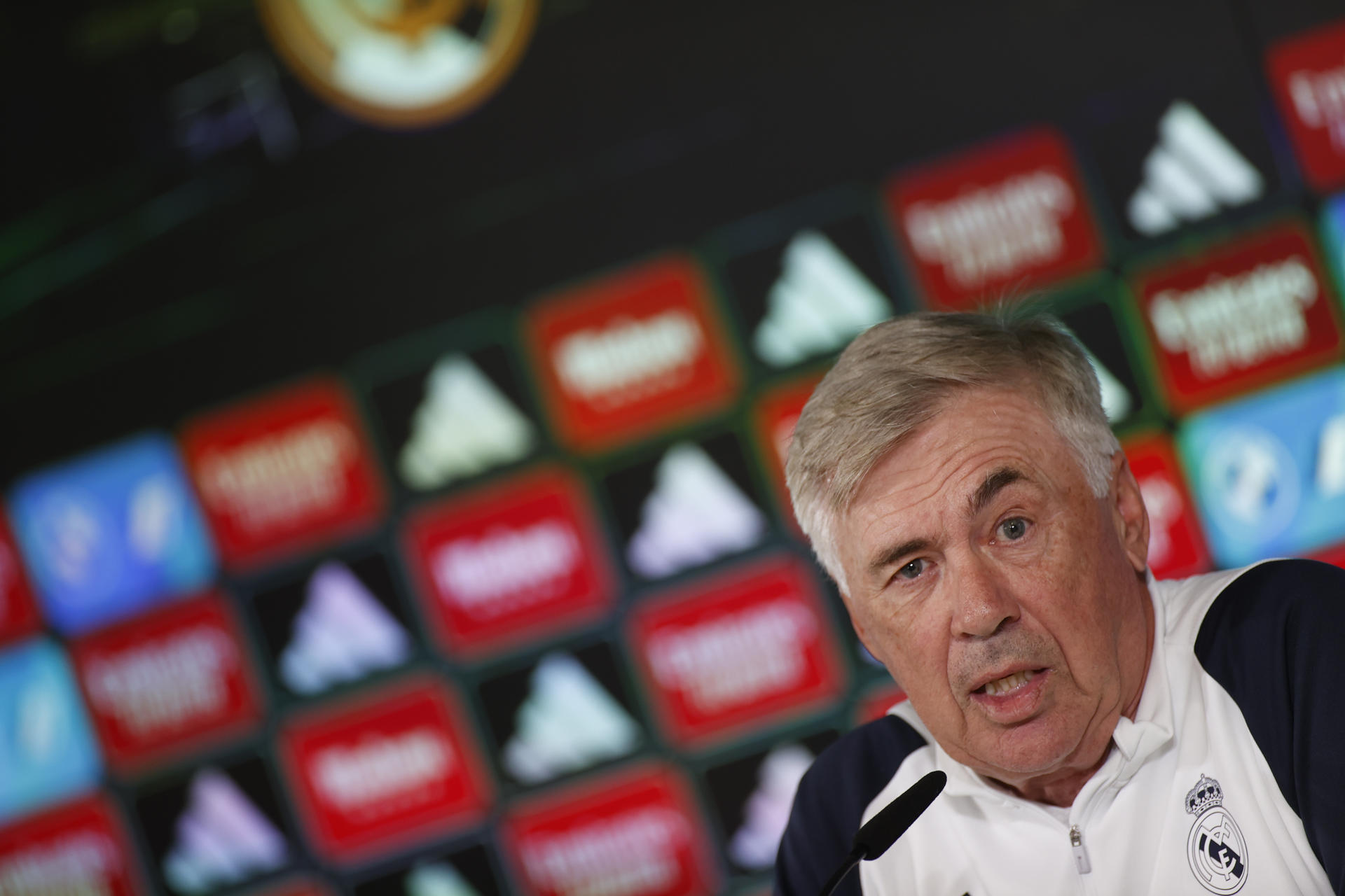 El entrenador italiano del Real Madrid, Carlo Ancelotti durante la rueda de prensa tras el entrenamiento del equipo en Valdebebas (Madrid) previo a su partido de LaLiga ante la UD Las Palmas. EFE/ Javier Lizón
