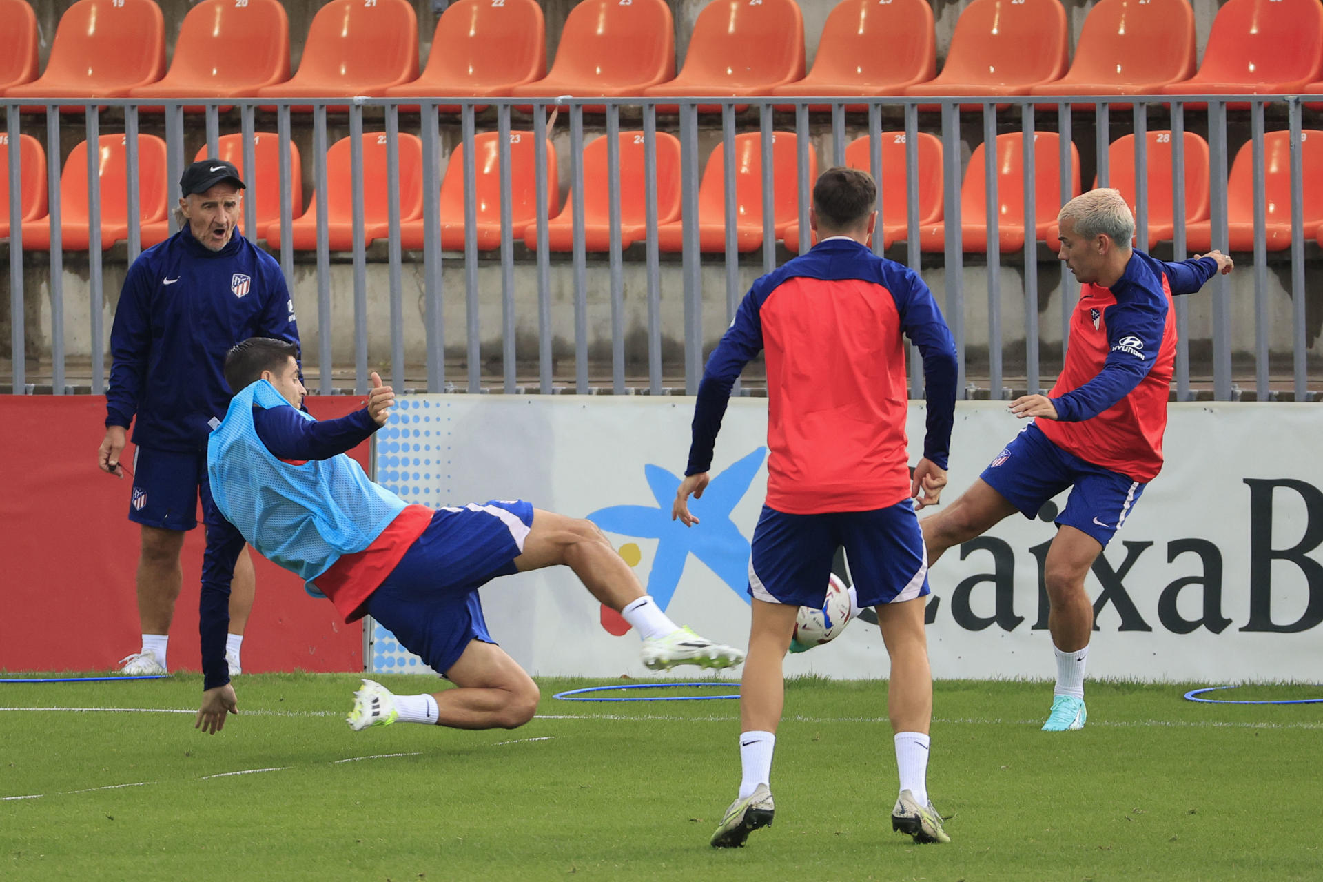 Griezmann y Morata, en un momento del entrenamiento de este sábado. EFE/ Zipi Aragon
