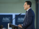 El presidente de la Junta de Andalucía, Juanma Moreno, durante su intervención hoy martes en el Foro ABC en Sevilla. EFE/ Raúl Caro