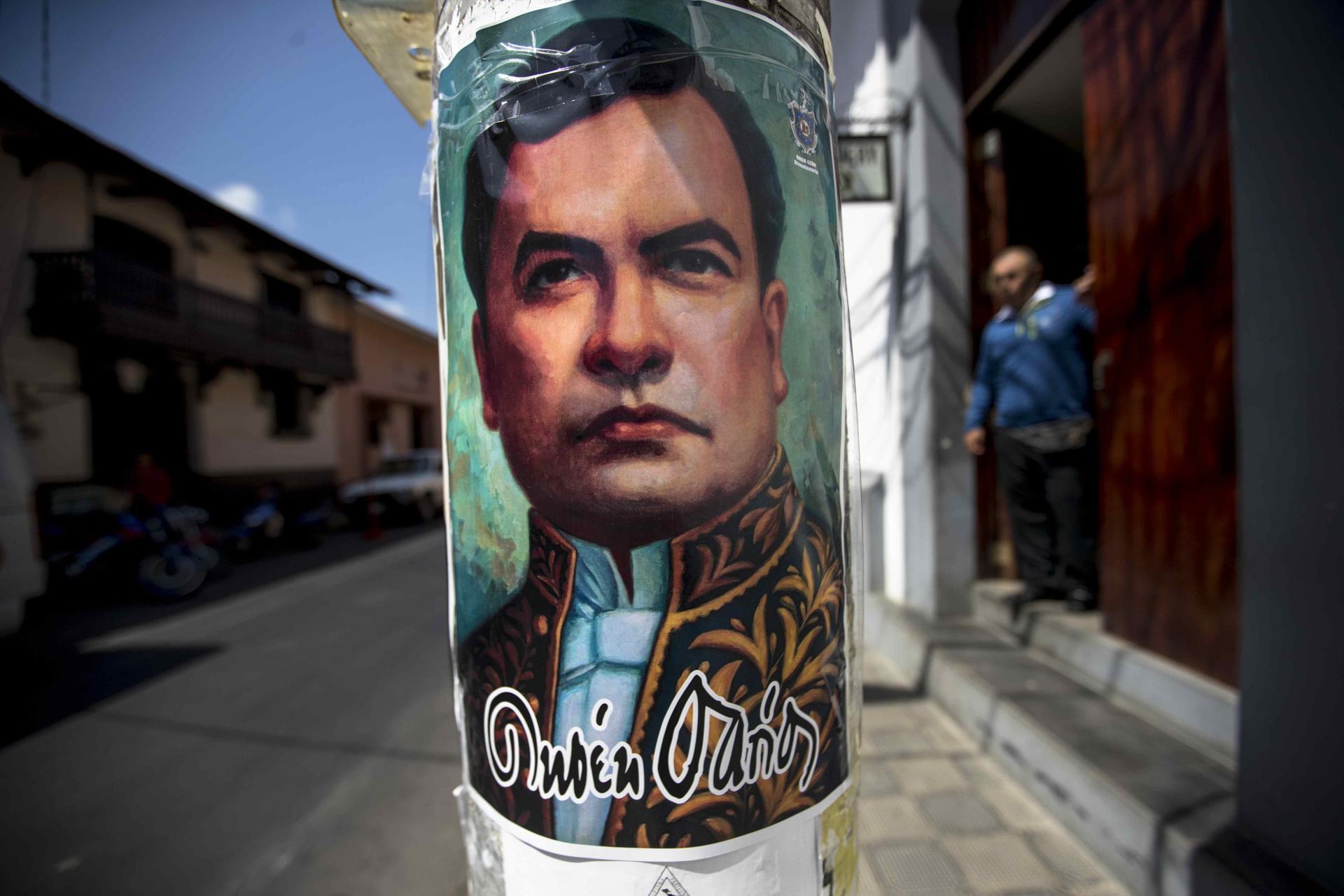 Fotografía de archivo de un cartel del poeta nicaragüense Rubén Darío, del 6 de febrero de 2020, en Managua (Nicaragua). EFE/Jorge Torre/ Archivo
