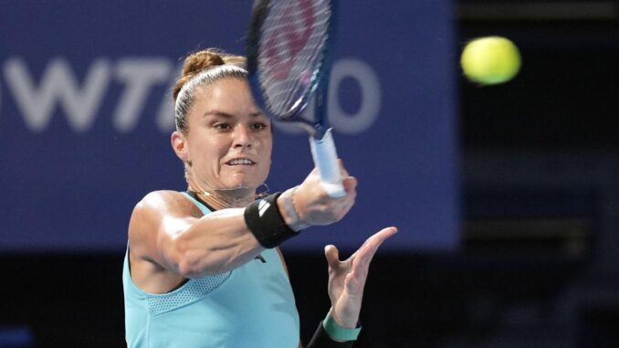 Maria Sakkari de Grecia en acción contra Misaki Doi de Japón durante la ronda individual de 16 del torneo de tenis Pan Pacific Open en Tokio, Japón. EFE/EPA/FRANCK ROBICHON
