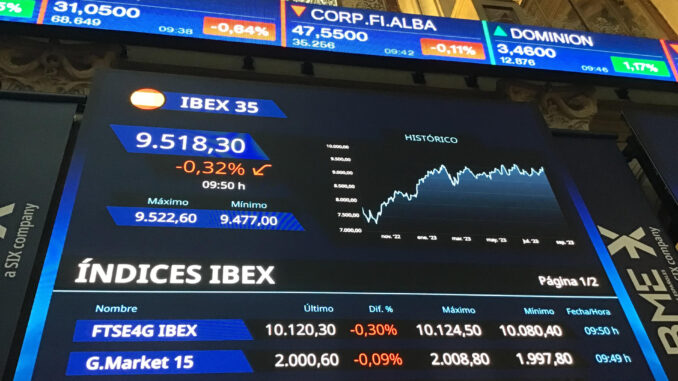 La Bolsa de Madrid ha perdido el 0,49 % este viernes, aunque ha conseguido mantener los 9.500 puntos, tras publicarse el PMI adelantado de la eurozona de septiembre, que volvió a mostrar señales de debilidad en una semana marcada por las decisiones de los bancos centrales. EFE/ Vega Alonso
