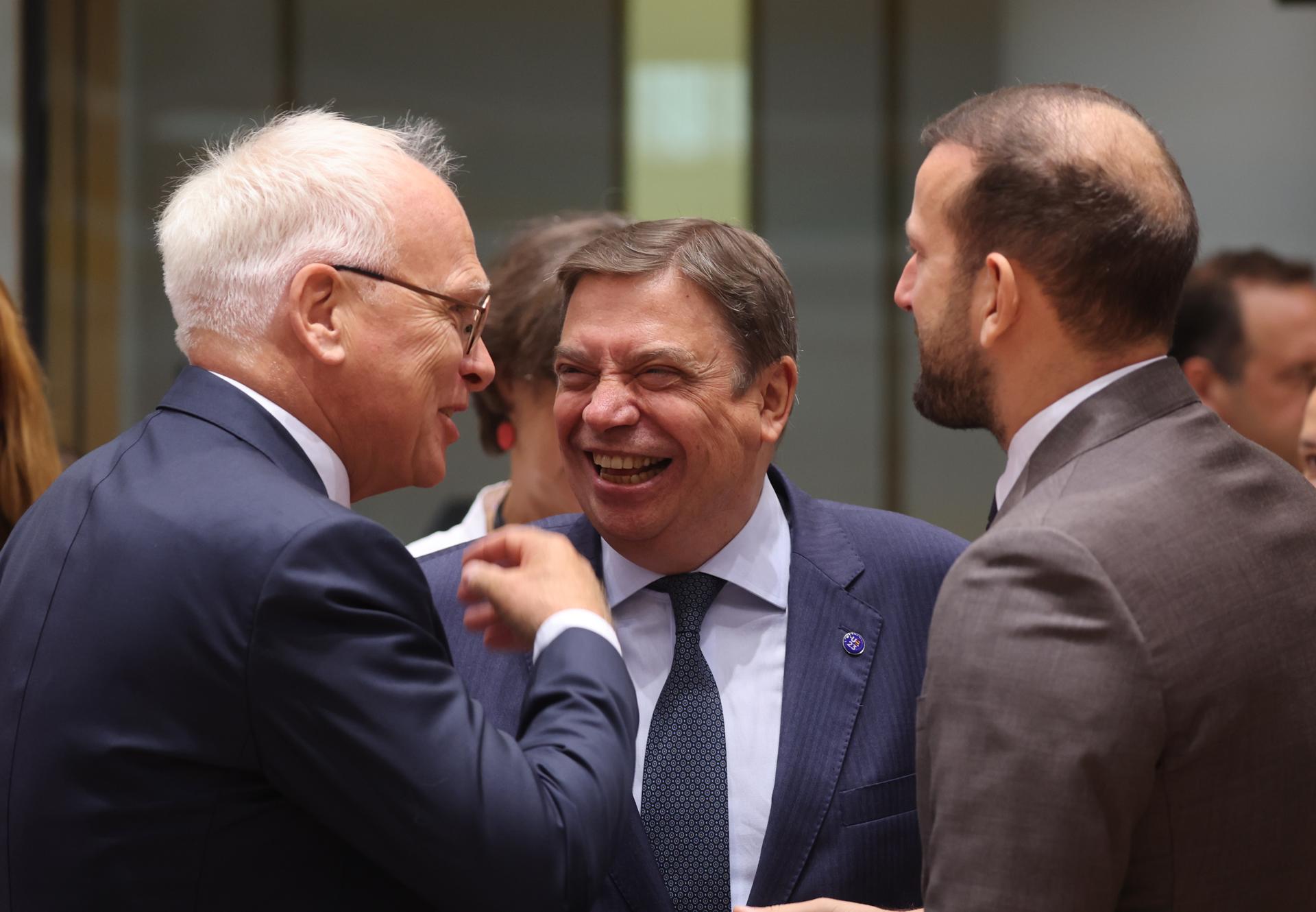 El ministro de Agricultura y Pesca, Luis Planas, en la reunión de titulares de Agricultura de la UE que se celebra hoy en Bruselas. EFE/EPA/OLIVIER HOSLET
