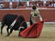 El torero Sebastián Castella lidia un toro este jueves, durante la Feria de Albacete (Castilla la Mancha). EFE/ Manu
