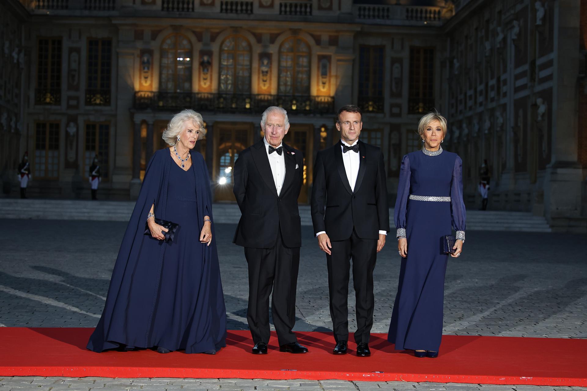 (i-d) La reina Camila y el rey Carlos III de Inglaterra, el presidente francés, Emmanuel Macron, y su esposa, Brigitte Macron. EFE/EPA/Christophe petit tesson
