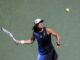 Iga Swiatek de Polonia devuelve el balón a Kaja Juvan de Eslovenia durante su tercera ronda en el Campeonato Abierto de Tenis de EE.UU. en el Centro Nacional de Tenis de la USTA en Flushing Meadows, Nueva York. EFE/EPA/SARAH YENESEL