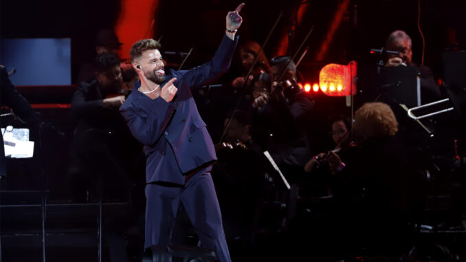 Imagen de archivo del cantante puertorriqueño Ricky Martin fdurante un concierto junto a la Orquesta Sinfónica de Puerto Rico. EFE/Thais Llorca