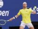 Alejandro Davidovich Fokina de España devuelve el balón a Tommy Paul de los Estados Unidos durante su tercera ronda en el Campeonato Abierto de Tenis de los Estados Unidos en el Centro Nacional de Tenis de la USTA en Flushing Meadows, Nueva York, EE. UU. EFE/EPA/CJ GUNTHER