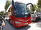 El autobús con las jugadoras que han acudido al Hotel La Alameda junto a la seleccionadora, Montse Tomé, su staff y distintos trabajadores de la RFEF, pone rumbo a Valencia, donde prepararán los dos primeros duelos de Liga Naciones ante Suecia y Suiza. EFE/ Rodrigo Jiménez