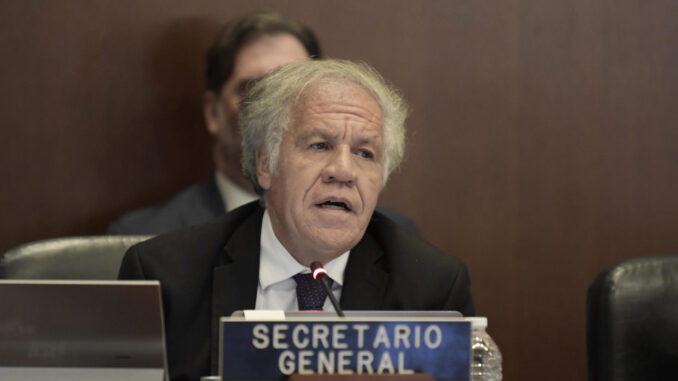 El secretario general de la Organización de los Estados Americanos (OEA), Luis Almagro, habla hoy durante una reunión del Consejo Permanente en Washington, D.C. (EE.UU.). EFE/Lenin Nolly
